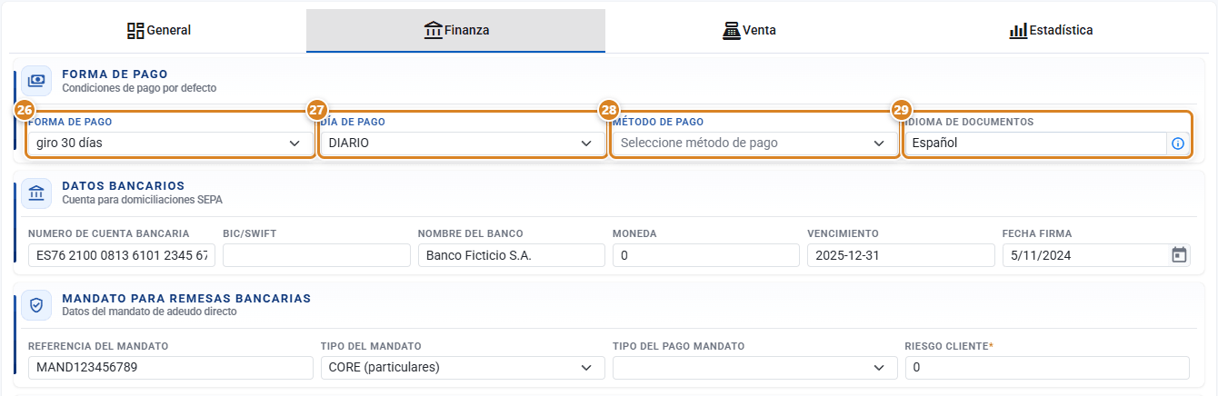Pestaña Finanza de la ficha de cliente en CotizaPrint con los bloques Forma de pago, Datos bancarios y Mandato para remesas bancarias, y los campos Forma de pago, Día de pago, Método de pago e Idioma de documentos