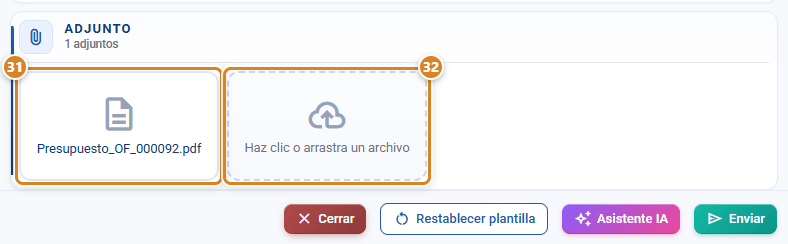 Sección Adjunto de la ventana Enviar correo al cliente en CotizaPrint, con el PDF del documento adjunto, la casilla Haz clic o arrastra un archivo y los botones del pie